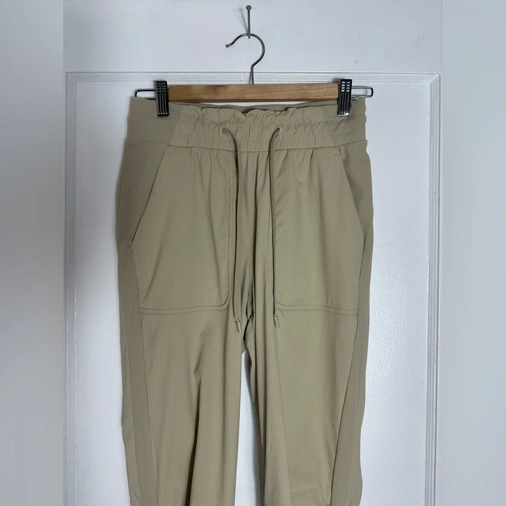 Lululemon Beyond the Studio 7/8 Jogger - Size 4